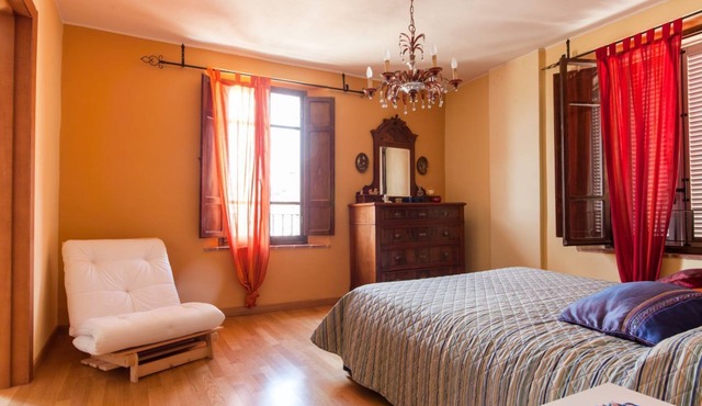 Medieval village TOP flat, third floor with Wi-Fi & aircon
