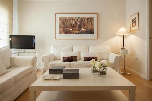 Medina Apartment and Parking Historical Center