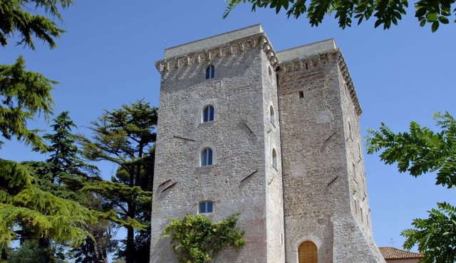 Medioevo&Design, Historical Umbria Tower With Private Pool, gardens, parkings