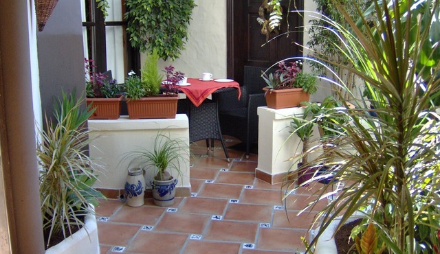 Mediterranean holiday home with small patio-terrace
