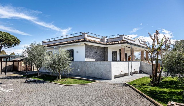 Mediterranean Retreat - Villa & Private Garden