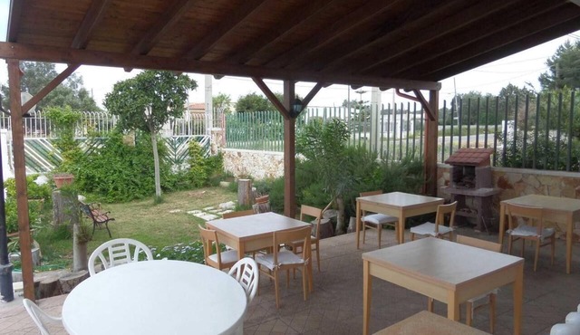 Mediterranean-style villa a few meters from the sea.