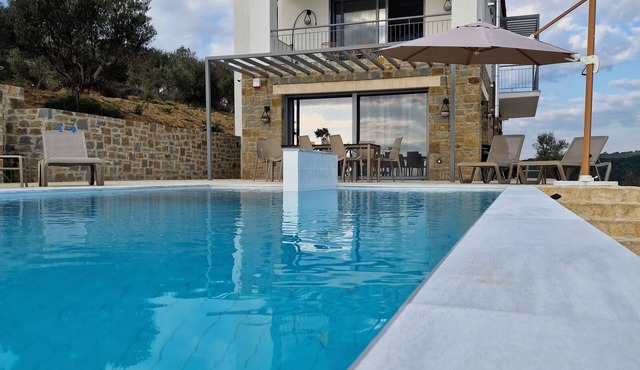 Meerblick und Bergblick, alleinstehendes Haus mit Pool, Barrierefrei im EG