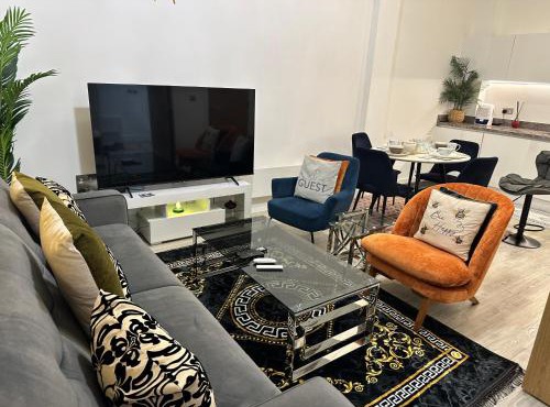 Mega7 Spacious 2Bedroom Apartment, 2 Bathrooms, Balcony and Free Parking