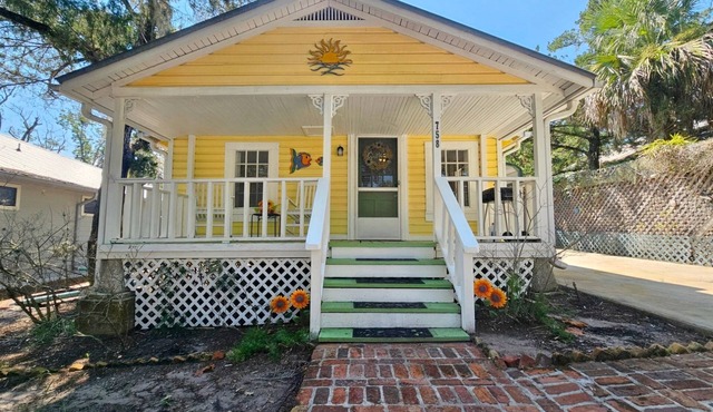 Mellow Yellow! Sunny Cottage - Trailer Parking!