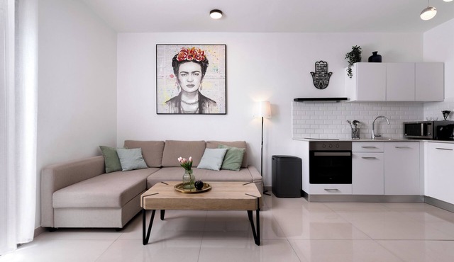 Melony Apartment