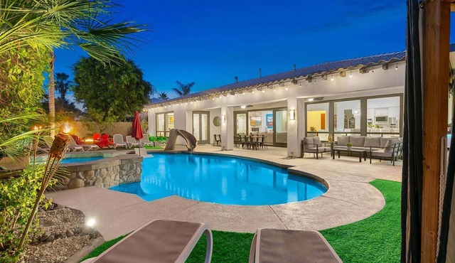 Melrose Place: Pool, Spa, Fire Pit, Gameroom, EV!