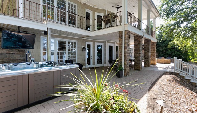 Memorial Day weekend, book 3 nights at discounted rate get 4th night free.