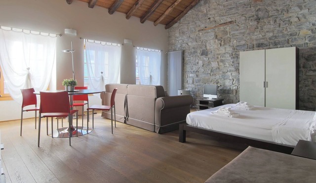 Menaggio - Studio Apartment, Sleeps 5