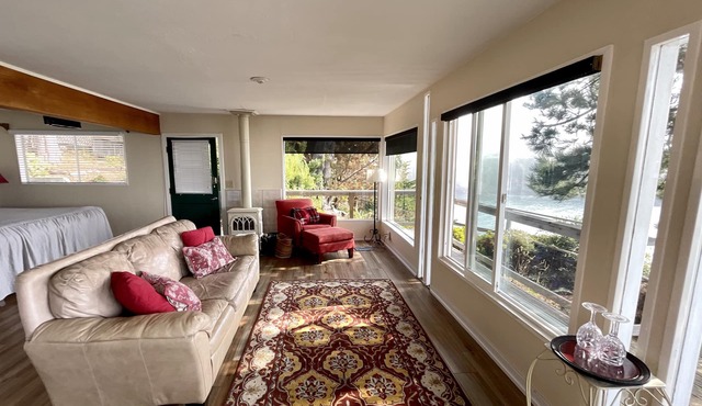 Mendocino Coast Cliffside Cottage—Shangri-La
