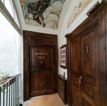 Menhir Rooms