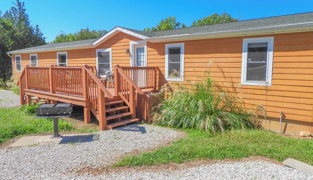 Meramec Hideaway Riverside private vacation home
