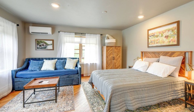 Meredith Studio Near Downtown: Hike, Swim, Ski!