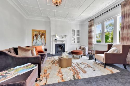 Merewether House 1910 - Iconic and Luxury Home