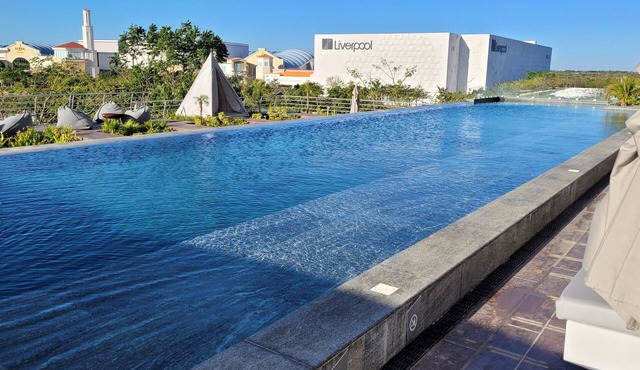 Merida JR PH 1/Bed, 1 Bath w/kitchen +POOL & GYM/25 min to Downtown/Free Parking