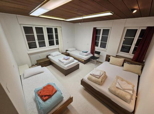 Merkur - Private Room with Shared Kitchen Shower and Toilet - Chur Old Town