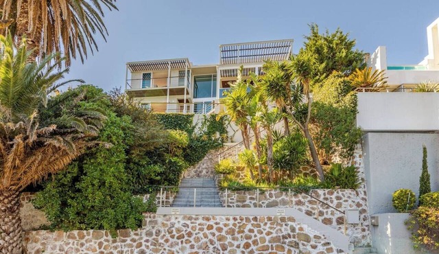 Mermaids Bay-400m from the beach:gym, heated pool