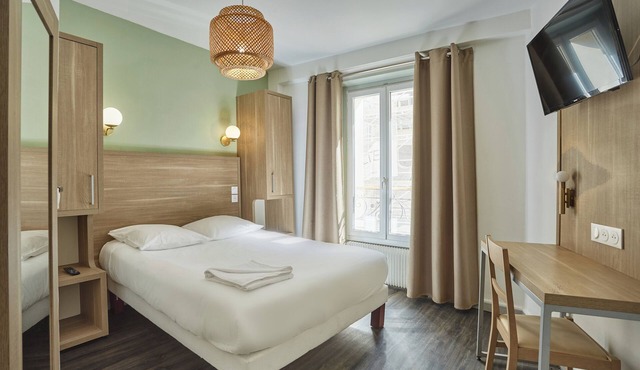 Merryl Hotel
