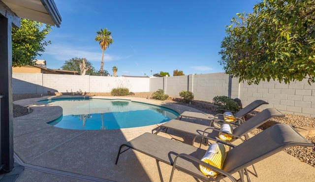 Mesa 4BR Haven: Heated Pool, Putting Green