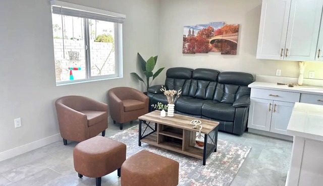 Mesa Modern 2BR: Classic & Charm