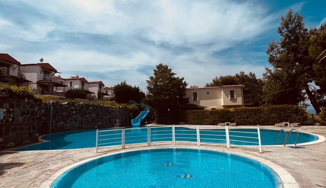 Mesmerizing Flat with Shared Pool in Cesme