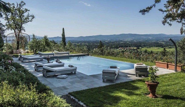 Mesmerizing Villa With Charming And Authentic View