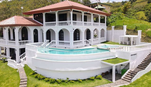Mesmerizing Volcano Villa Infinity Pool + Hot Tubes