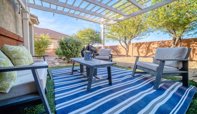 Mesquite 2BR Townhome with Pool & Gym Access
