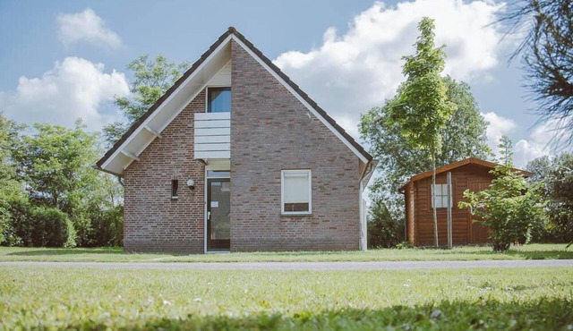 Meta description: Stay in Bungalow Schipbeek for 6 persons at Vakantiepark de Sallandshoeve and enjoy comfort and convenience in a woodland setting in Overijssel.