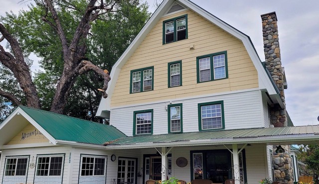 Methow Valley Inn-4 Bedroom Option, Lovingly Restored&Beautifully Maintained!