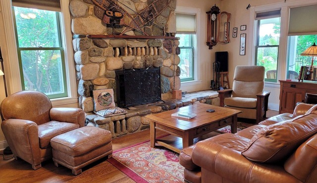 Methow Valley Inn-5-bedroom option, Lovingly Restored&Beautifully Maintained!