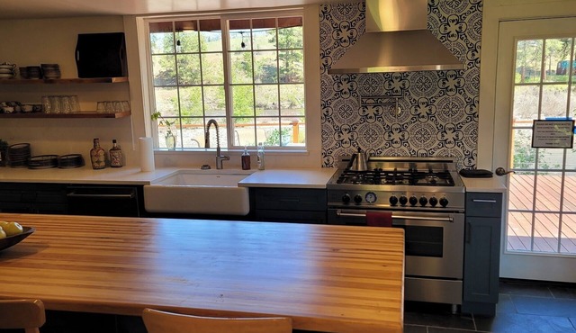 METHOW VALLEY RIVER HOUSE W/84' River DecknSleeps10 Inside, and Pet friendly.
