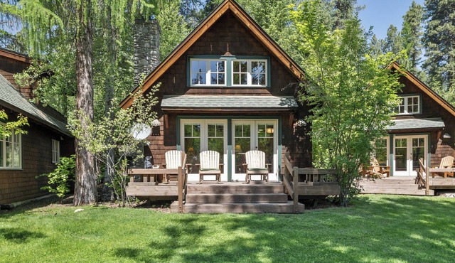 Metolius River Resort Cabin 4 Luxurious cabin on the Metolius River w/fireplace