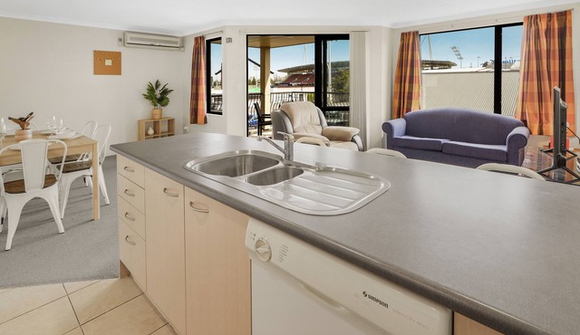 Metro Haven - Hamilton Holiday Townhouse