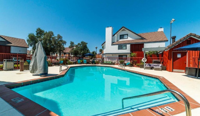 Metro PHX Upstairs 2bd sleeps 6 heated pool PETS ALLOWED