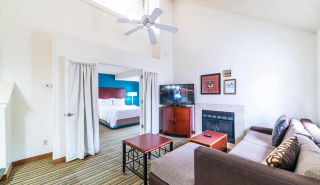 Metro PHX Upstairs open plan 1bd plus LOFT sleeps 6 modern design HEATED POOL