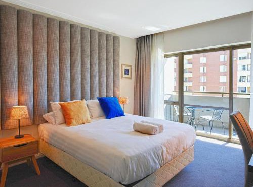 Metropolis Queen Studio with Indoor Pool Balcony