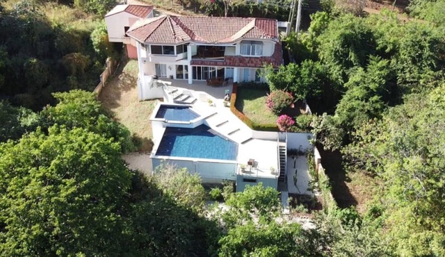 Mexican/mediterranean Villa At 10 Minutes Walk to Beach with private pool