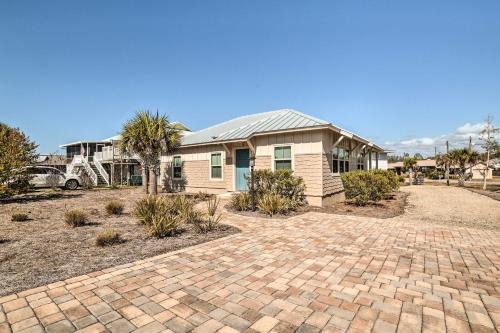 Mexico Beach Getaway w/Patio - Steps to Beach!