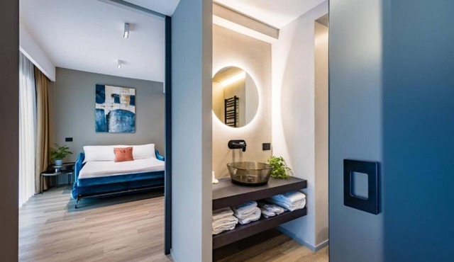 MH SUITES PLEBISCITO