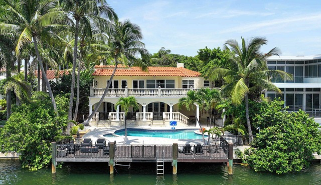 Miami Beach Waterfront Mansion, Pool, BBQ, Gated