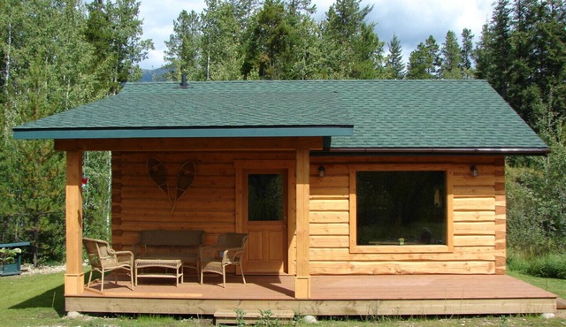 Mica Mountain Lodge & Mica at Mt Robson Park, near Jasper National Park