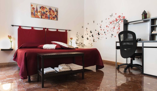 Michelangelo Apartment - An oasis of peace near port and station