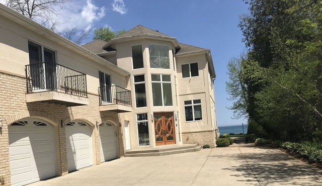 Michigan Lake Front House 15 min to Milwaukee downtown!