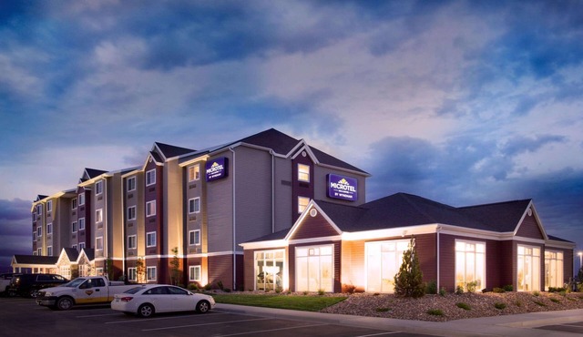 Microtel by Wyndham Vernal/Naples