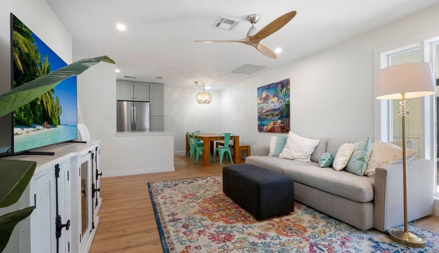Mid-Century 3/2 Near Downtown/Siesta Key/SMH