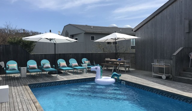 Mid-century modern escape steps from the ocean! Large Sunny Heated Pool, A/C