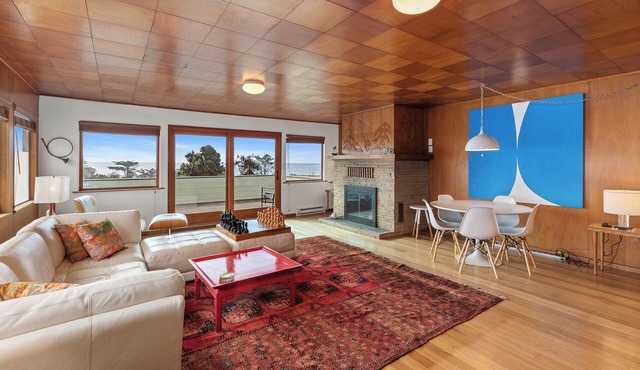 Mid-century Mod Apt - Ocean Views Stinson Getaway