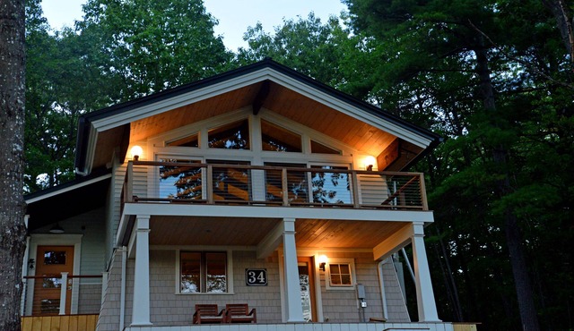 MID CENTURY MODERN BLACK MOUNTAIN CHALET; STUNNING VIEWS/FIRE PIT/HOT TUB