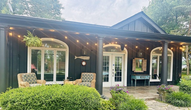 Mid-century modern pool house